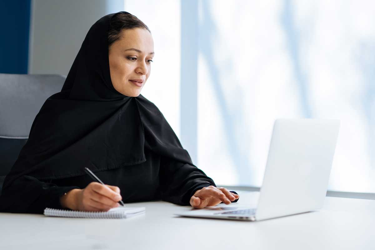 Beautiful Arab woman wearing abaya working at Jawda Plus.